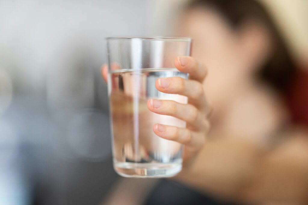 Drinking water as one of the morning habits of successful people